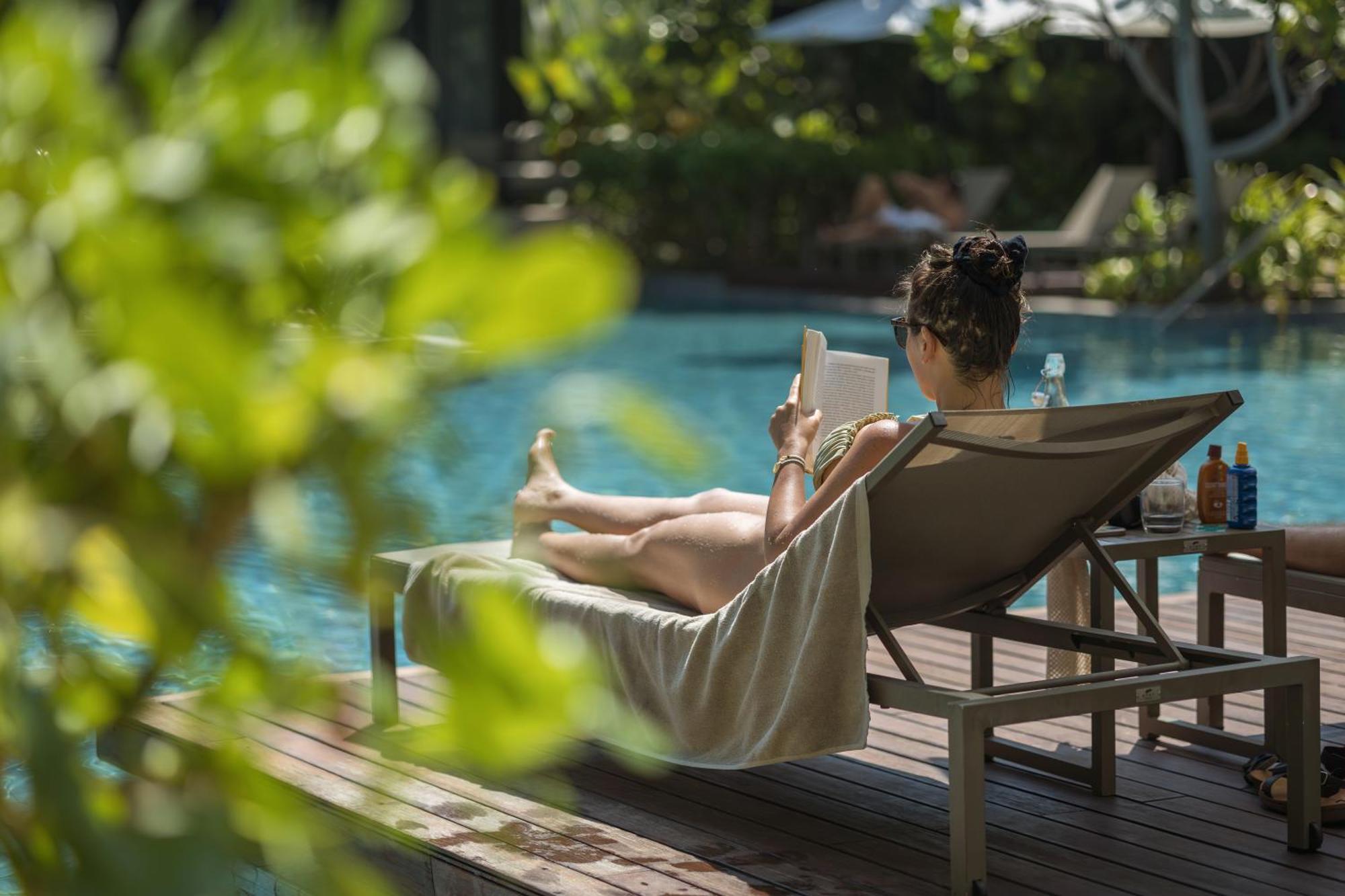 Stay Wellbeing&Lifestyle Resort Ban Bang Chak  Exterior foto A woman reading a book by the pool